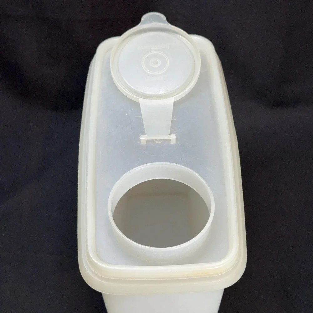 Tupperware Cereal Keeper Container Flip-Top Pour Spout Clear Plastic Storage USA